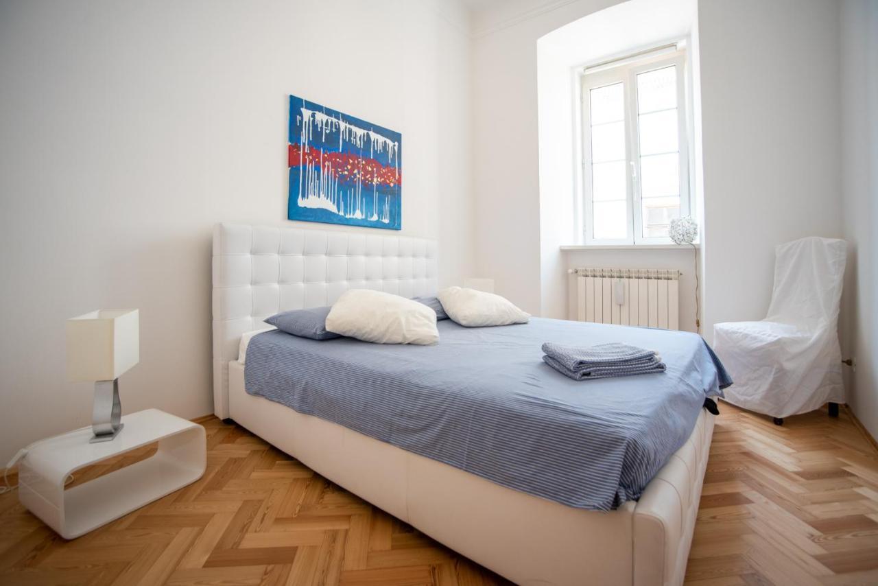 Art & History - New - Modern Classic Apartment Триест Екстериор снимка